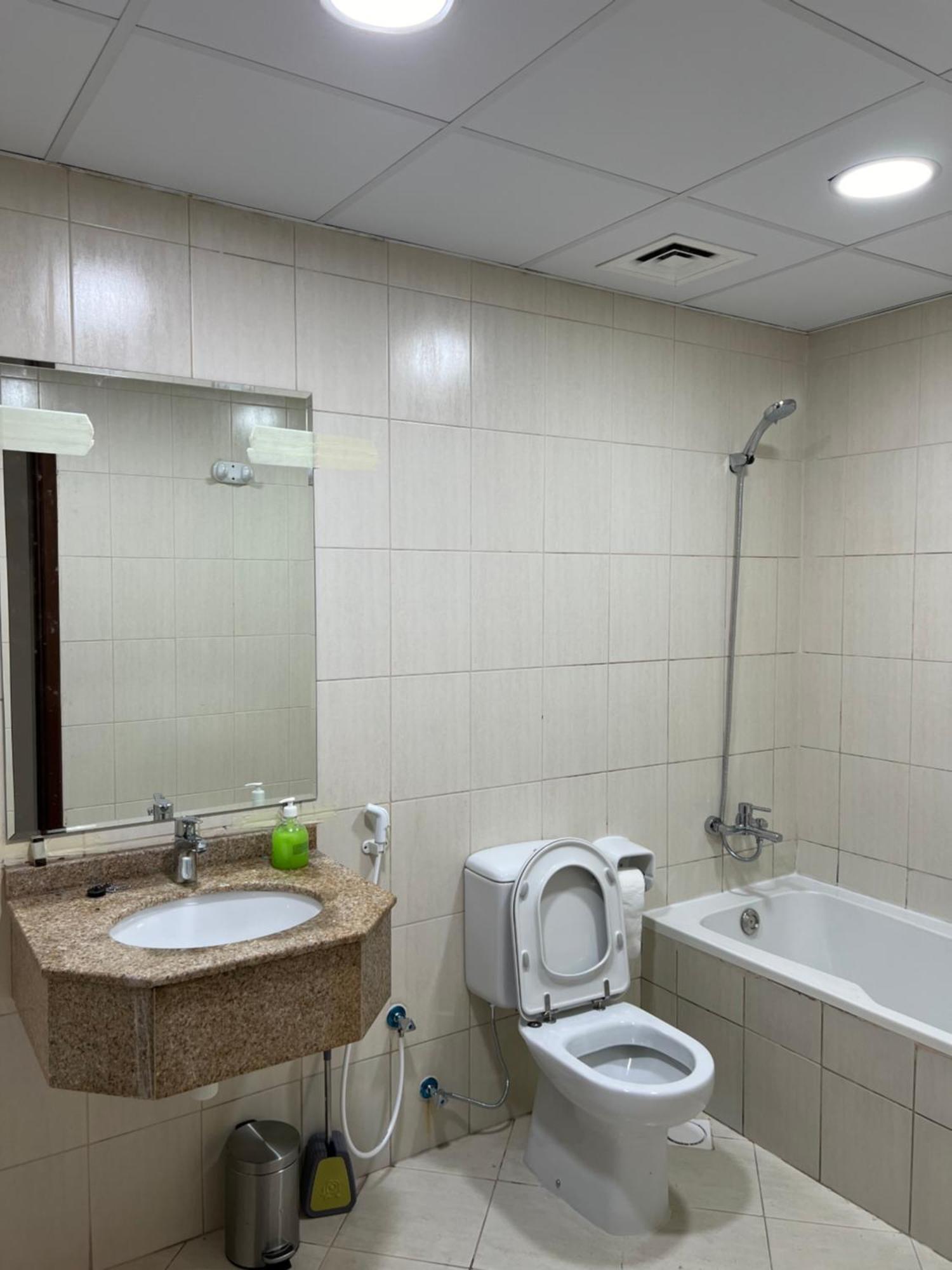 Holiday Beach Ajman Fantastic Seaview Beautiful Terrace Master Bedroom Attach Bath شاطئ العطلات عجمان إطلالة رائعة على البحر وشرفة جميلة وحمام ملحق بغرفة النوم الرئيسية 外观 照片